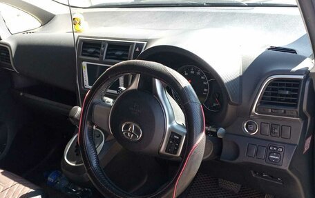 Toyota Ractis II, 2011 год, 895 000 рублей, 10 фотография