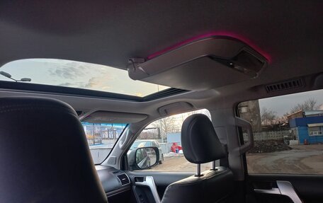 Toyota Land Cruiser Prado 150 рестайлинг 2, 2018 год, 5 300 000 рублей, 13 фотография