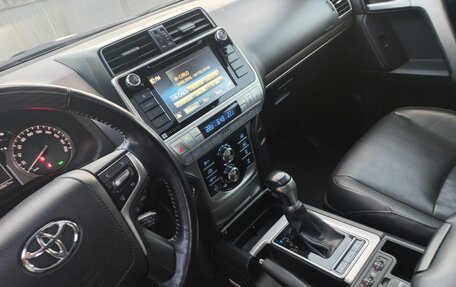 Toyota Land Cruiser Prado 150 рестайлинг 2, 2018 год, 5 300 000 рублей, 9 фотография