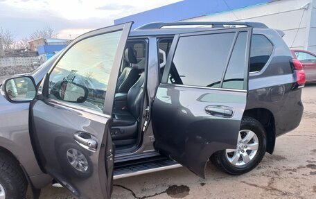 Toyota Land Cruiser Prado 150 рестайлинг 2, 2018 год, 5 300 000 рублей, 12 фотография