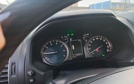 Toyota Land Cruiser Prado 150 рестайлинг 2, 2018 год, 5 300 000 рублей, 8 фотография