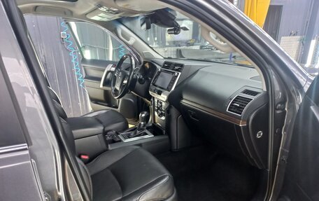 Toyota Land Cruiser Prado 150 рестайлинг 2, 2018 год, 5 300 000 рублей, 21 фотография