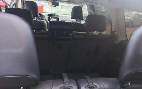 Toyota Land Cruiser Prado 150 рестайлинг 2, 2018 год, 5 300 000 рублей, 16 фотография