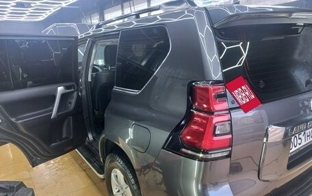 Toyota Land Cruiser Prado 150 рестайлинг 2, 2018 год, 5 300 000 рублей, 19 фотография