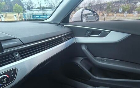 Audi A4, 2021 год, 2 600 000 рублей, 12 фотография