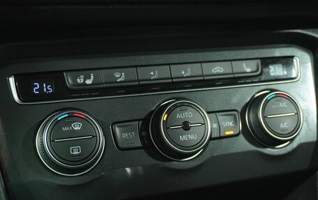 Volkswagen Tiguan II, 2017 год, 1 919 000 рублей, 13 фотография