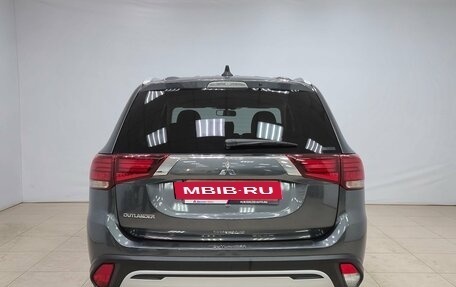 Mitsubishi Outlander III рестайлинг 3, 2021 год, 2 630 000 рублей, 5 фотография