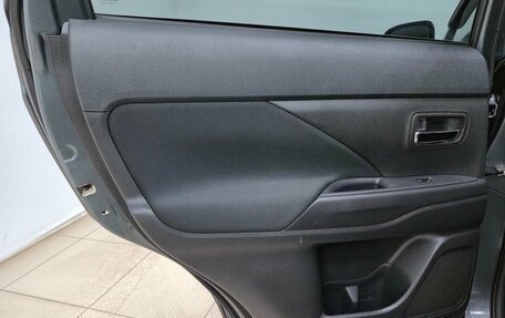 Mitsubishi Outlander III рестайлинг 3, 2021 год, 2 630 000 рублей, 14 фотография