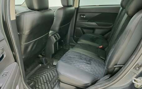 Mitsubishi Outlander III рестайлинг 3, 2021 год, 2 630 000 рублей, 15 фотография