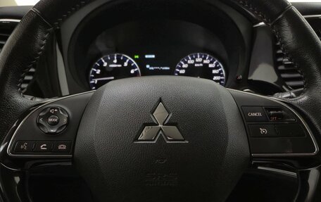Mitsubishi Outlander III рестайлинг 3, 2021 год, 2 630 000 рублей, 22 фотография
