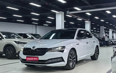 Skoda Superb III рестайлинг, 2022 год, 2 340 000 рублей, 1 фотография