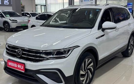 Volkswagen Tiguan II, 2023 год, 2 390 000 рублей, 1 фотография