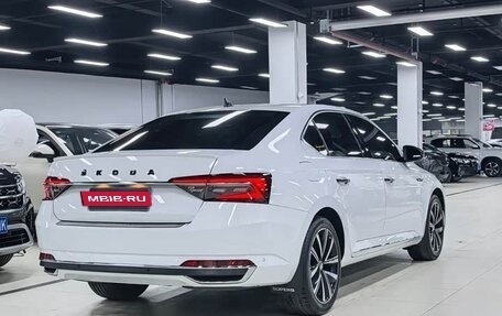 Skoda Superb III рестайлинг, 2022 год, 2 340 000 рублей, 3 фотография