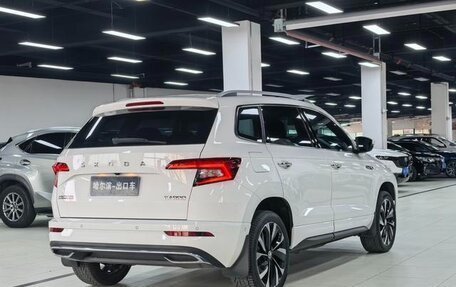 Skoda Karoq I, 2022 год, 1 700 000 рублей, 6 фотография