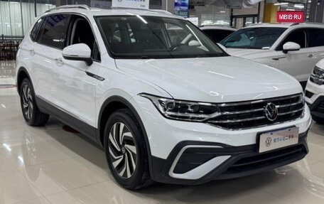 Volkswagen Tiguan II, 2023 год, 2 390 000 рублей, 3 фотография
