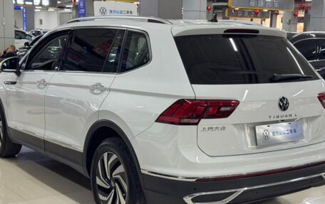 Volkswagen Tiguan II, 2023 год, 2 390 000 рублей, 4 фотография