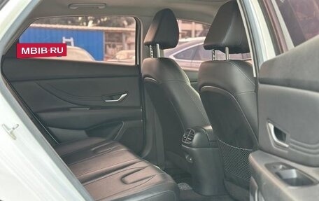 Hyundai Elantra, 2022 год, 1 330 000 рублей, 11 фотография