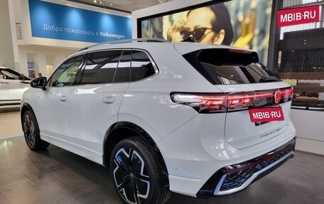 Volkswagen Tiguan, 2024 год, 5 398 000 рублей, 6 фотография