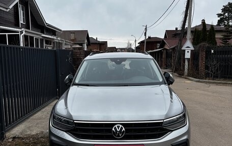 Volkswagen Tiguan II, 2021 год, 2 790 000 рублей, 1 фотография