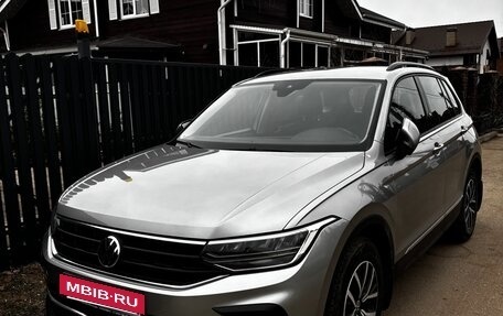 Volkswagen Tiguan II, 2021 год, 2 790 000 рублей, 2 фотография