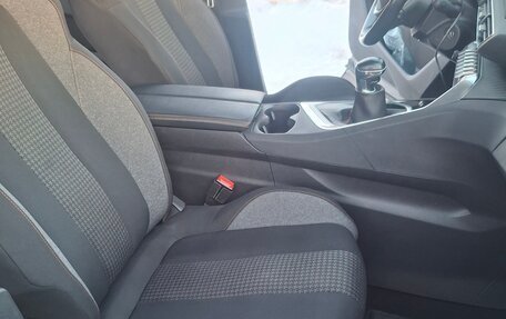 Peugeot 5008 II, 2019 год, 1 850 000 рублей, 10 фотография