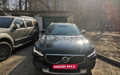 Volvo V90 Cross Country I рестайлинг, 2018 год, 2 900 000 рублей, 2 фотография