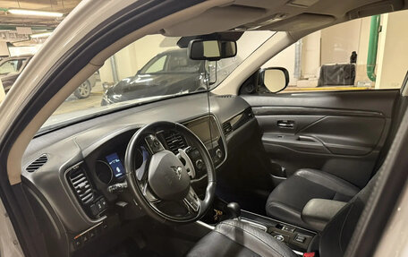 Mitsubishi Outlander III рестайлинг 3, 2017 год, 2 550 000 рублей, 3 фотография