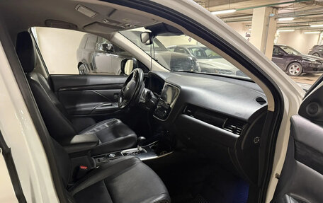 Mitsubishi Outlander III рестайлинг 3, 2017 год, 2 550 000 рублей, 2 фотография