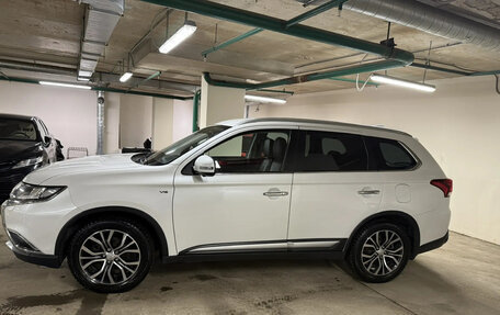 Mitsubishi Outlander III рестайлинг 3, 2017 год, 2 550 000 рублей, 9 фотография