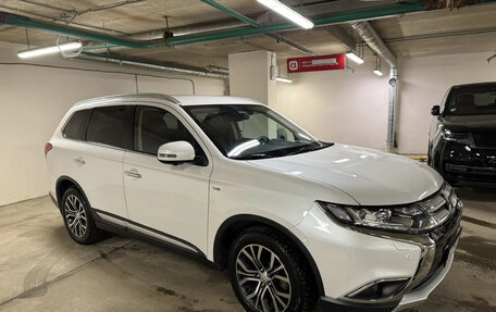 Mitsubishi Outlander III рестайлинг 3, 2017 год, 2 550 000 рублей, 5 фотография