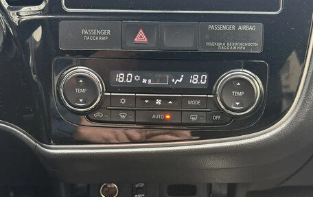 Mitsubishi Outlander III рестайлинг 3, 2017 год, 2 550 000 рублей, 12 фотография