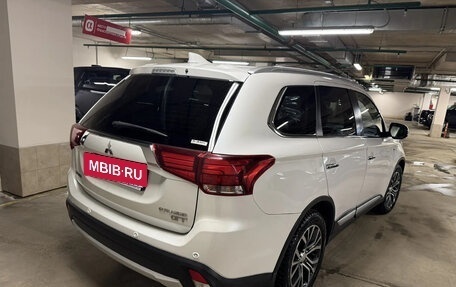 Mitsubishi Outlander III рестайлинг 3, 2017 год, 2 550 000 рублей, 7 фотография