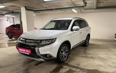 Mitsubishi Outlander III рестайлинг 3, 2017 год, 2 550 000 рублей, 6 фотография