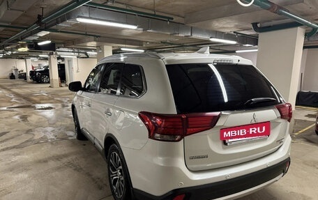 Mitsubishi Outlander III рестайлинг 3, 2017 год, 2 550 000 рублей, 10 фотография