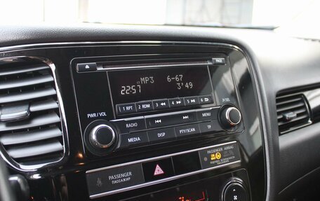 Mitsubishi Outlander III рестайлинг 3, 2019 год, 2 019 000 рублей, 13 фотография