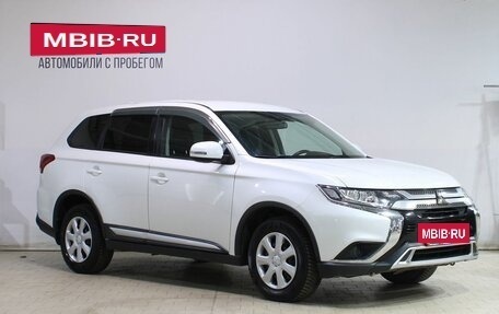 Mitsubishi Outlander III рестайлинг 3, 2019 год, 2 019 000 рублей, 3 фотография