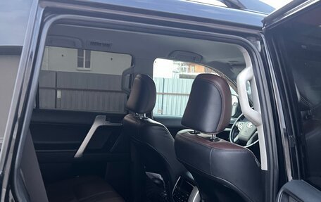 Toyota Land Cruiser Prado 150 рестайлинг 2, 2020 год, 5 700 000 рублей, 12 фотография