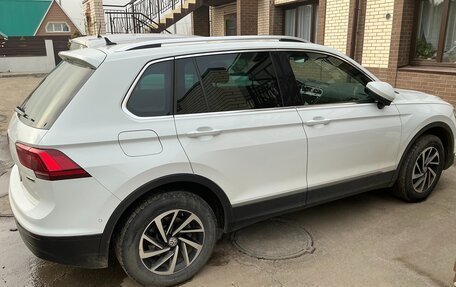 Volkswagen Tiguan II, 2018 год, 2 300 000 рублей, 2 фотография