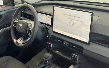 Toyota RAV4, 2025 год, 4 799 000 рублей, 16 фотография