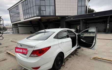 Hyundai Solaris II рестайлинг, 2014 год, 800 000 рублей, 4 фотография