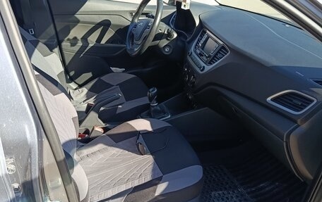 Hyundai Solaris II рестайлинг, 2017 год, 1 200 000 рублей, 3 фотография