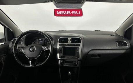 Volkswagen Polo VI (EU Market), 2016 год, 1 300 000 рублей, 17 фотография