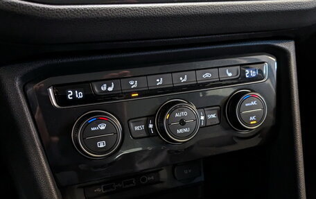 Volkswagen Tiguan II, 2020 год, 2 300 000 рублей, 18 фотография