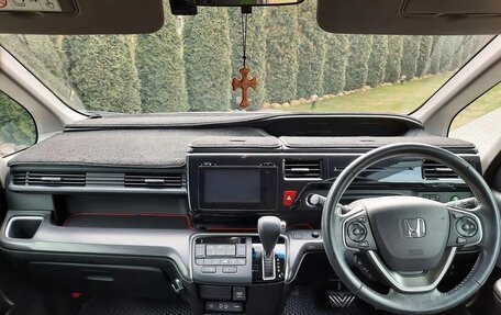 Honda Stepwgn IV, 2021 год, 2 050 000 рублей, 8 фотография