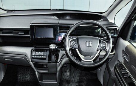 Honda Stepwgn IV, 2015 год, 1 899 000 рублей, 12 фотография