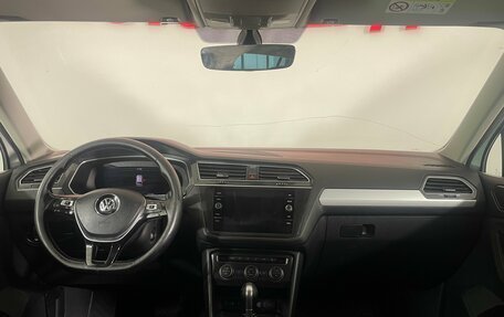 Volkswagen Tiguan II, 2017 год, 2 179 000 рублей, 10 фотография