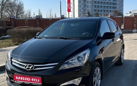 Hyundai Solaris II рестайлинг, 2015 год, 1 090 000 рублей, 1 фотография