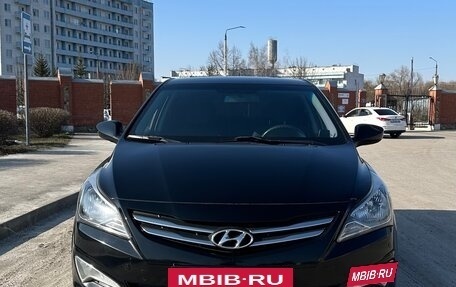 Hyundai Solaris II рестайлинг, 2015 год, 1 090 000 рублей, 2 фотография