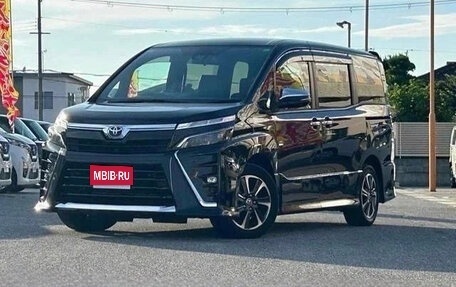 Toyota Voxy III, 2017 год, 1 600 000 рублей, 1 фотография
