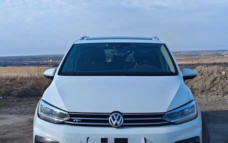Volkswagen Touran III, 2019 год, 2 100 000 рублей, 1 фотография
